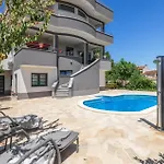 Studio Apartment With Pool